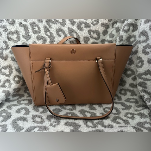 Tory Burch Handbags - Tory Burch Tan Shoulder Bag